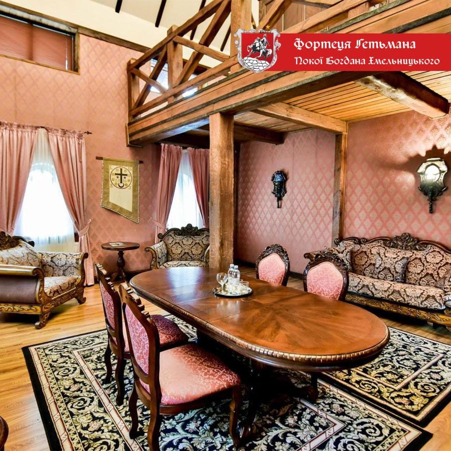 Hotel Fortetsya Hetmana Hatne Luaran gambar