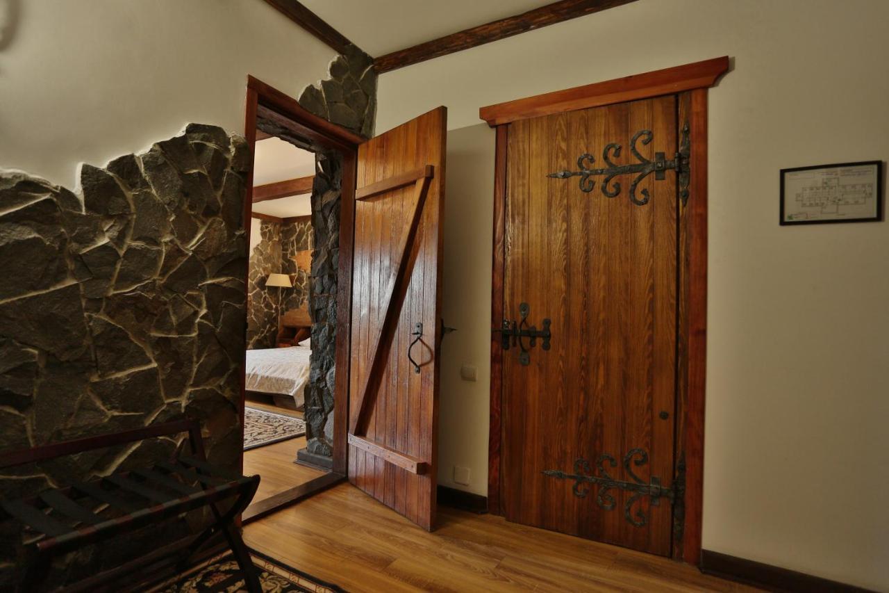 Hotel Fortetsya Hetmana Hatne Luaran gambar