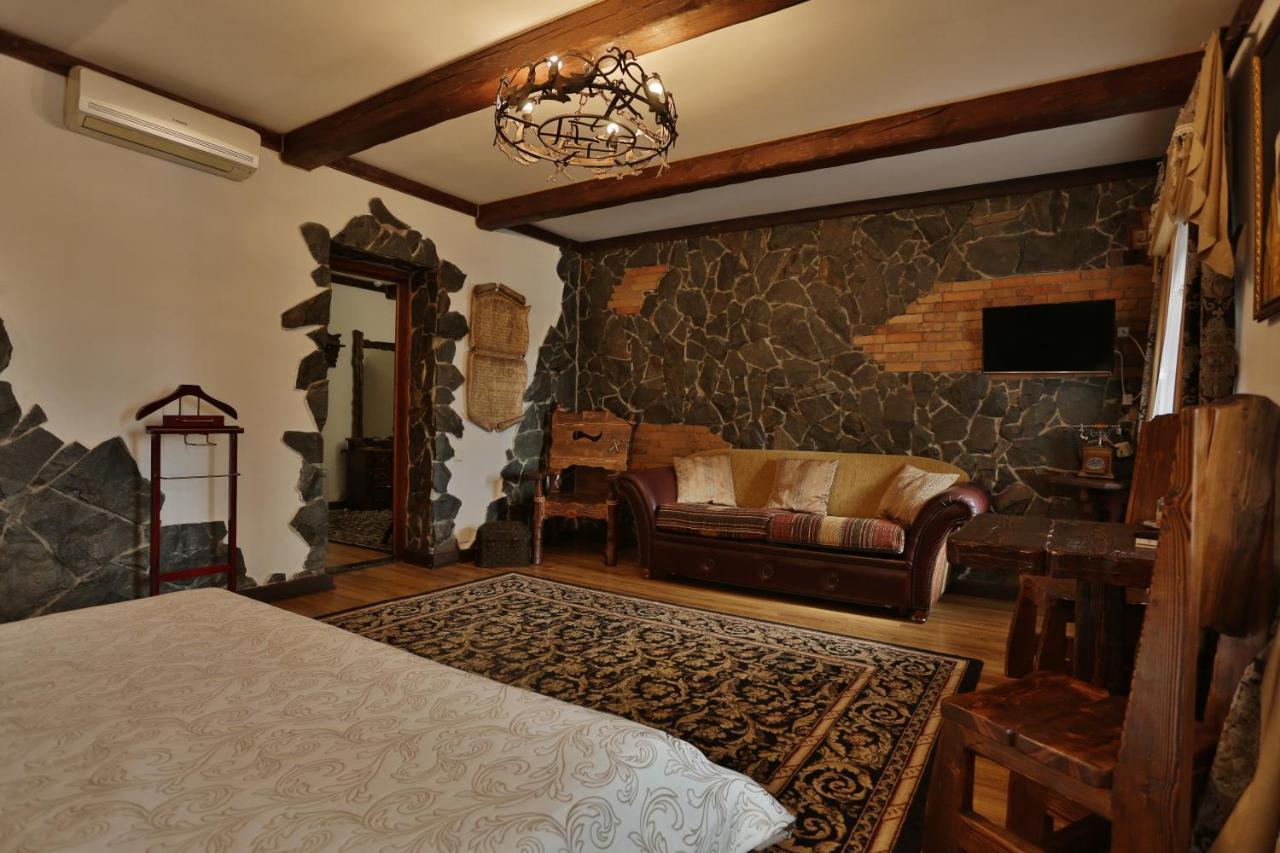 Hotel Fortetsya Hetmana Hatne Luaran gambar