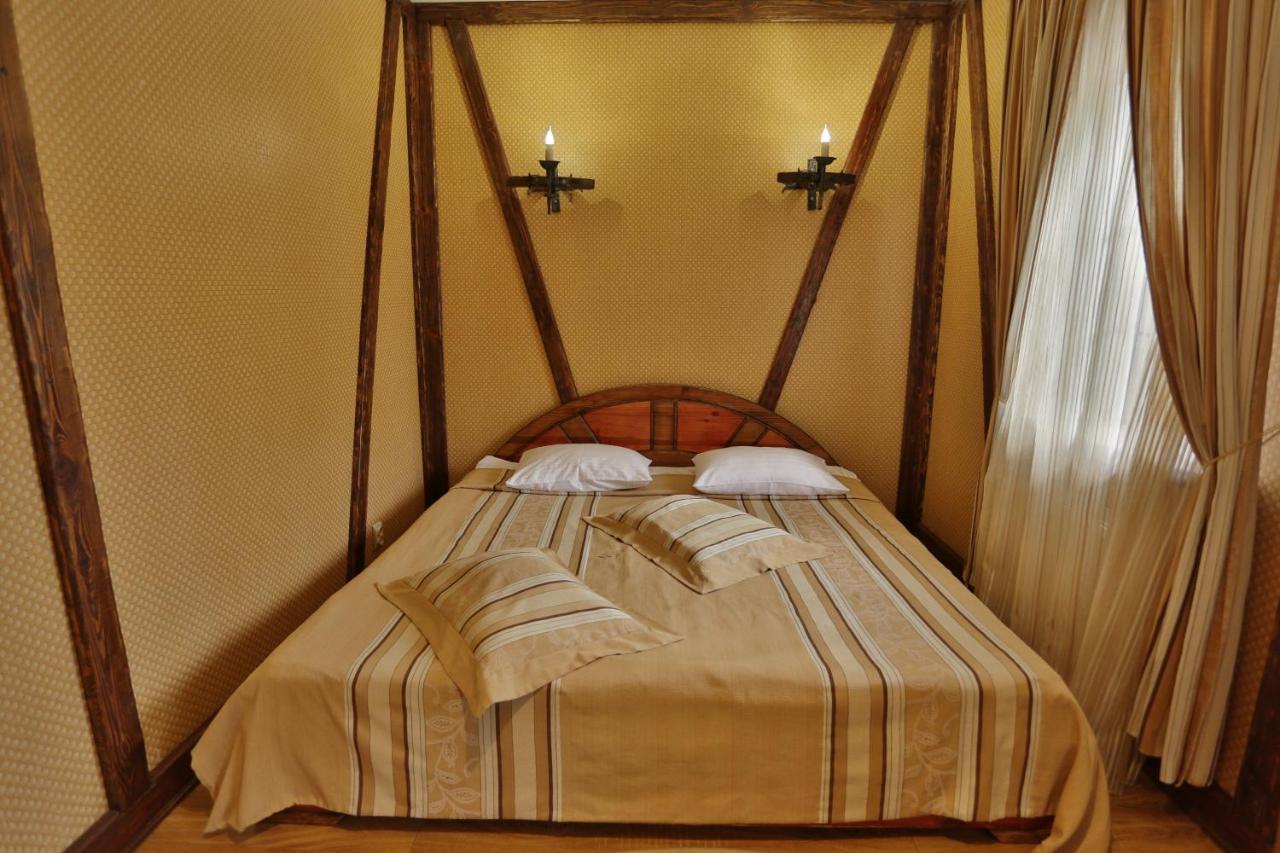 Hotel Fortetsya Hetmana Hatne Luaran gambar
