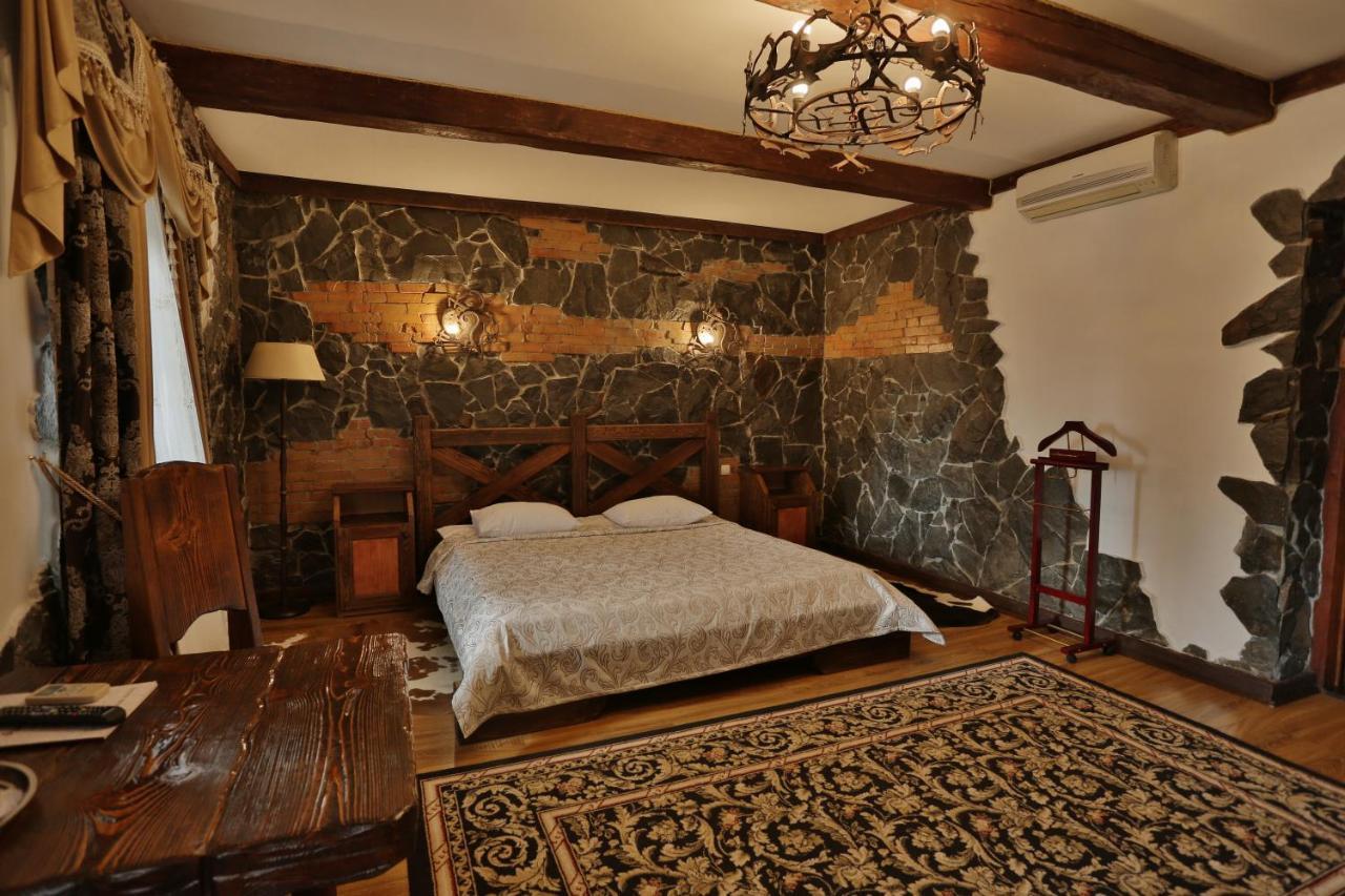 Hotel Fortetsya Hetmana Hatne Luaran gambar